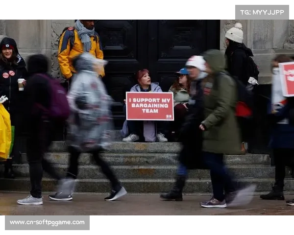 西班牙球员工会罢工谈判达成新协议 确保底薪球员医疗保障权益 西班牙球员工会罢工谈判达成新协议 确保底薪球员医疗保障权益
